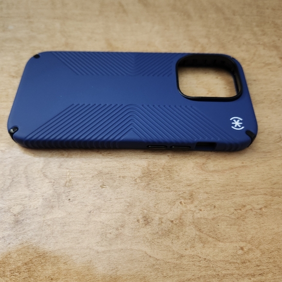 Presidio 2 Grip Magnetic Case for Apple iPhone 14 Pro (6.1") - Coastal Blue - Picture 4 of 7